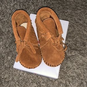 Minnetonka size toddler 4